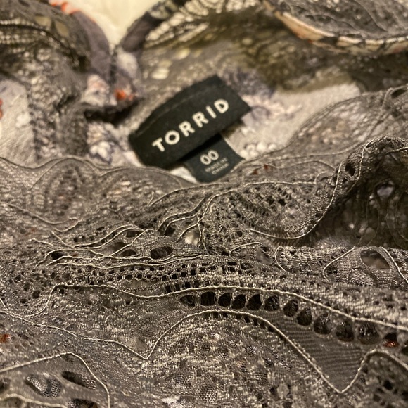 Torrid handkerchief hem sleeveless tank top 00 - Picture 3 of 6